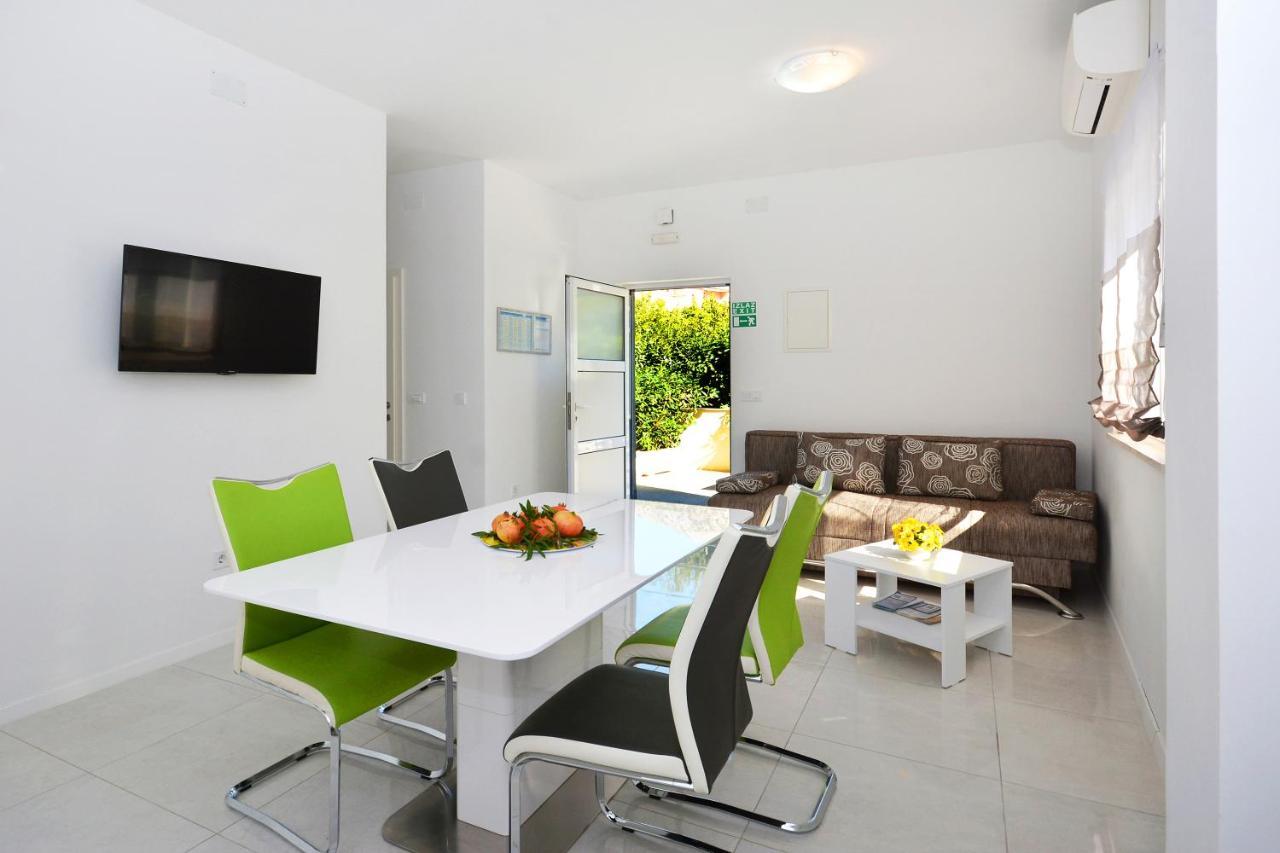 Seas The Day Apartments Podstrana Exterior photo